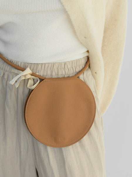 Are Studio Disc Bag in Tan | Auralie