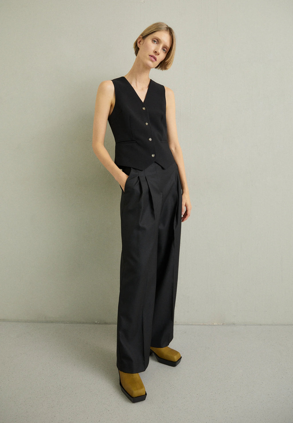 Cymbaria High-Waist Trouser / Black